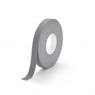 Šedá plastová voděodolná protiskluzová páska FLOMA Super Resilient - 18,3 m x 2,5 cm a tlo